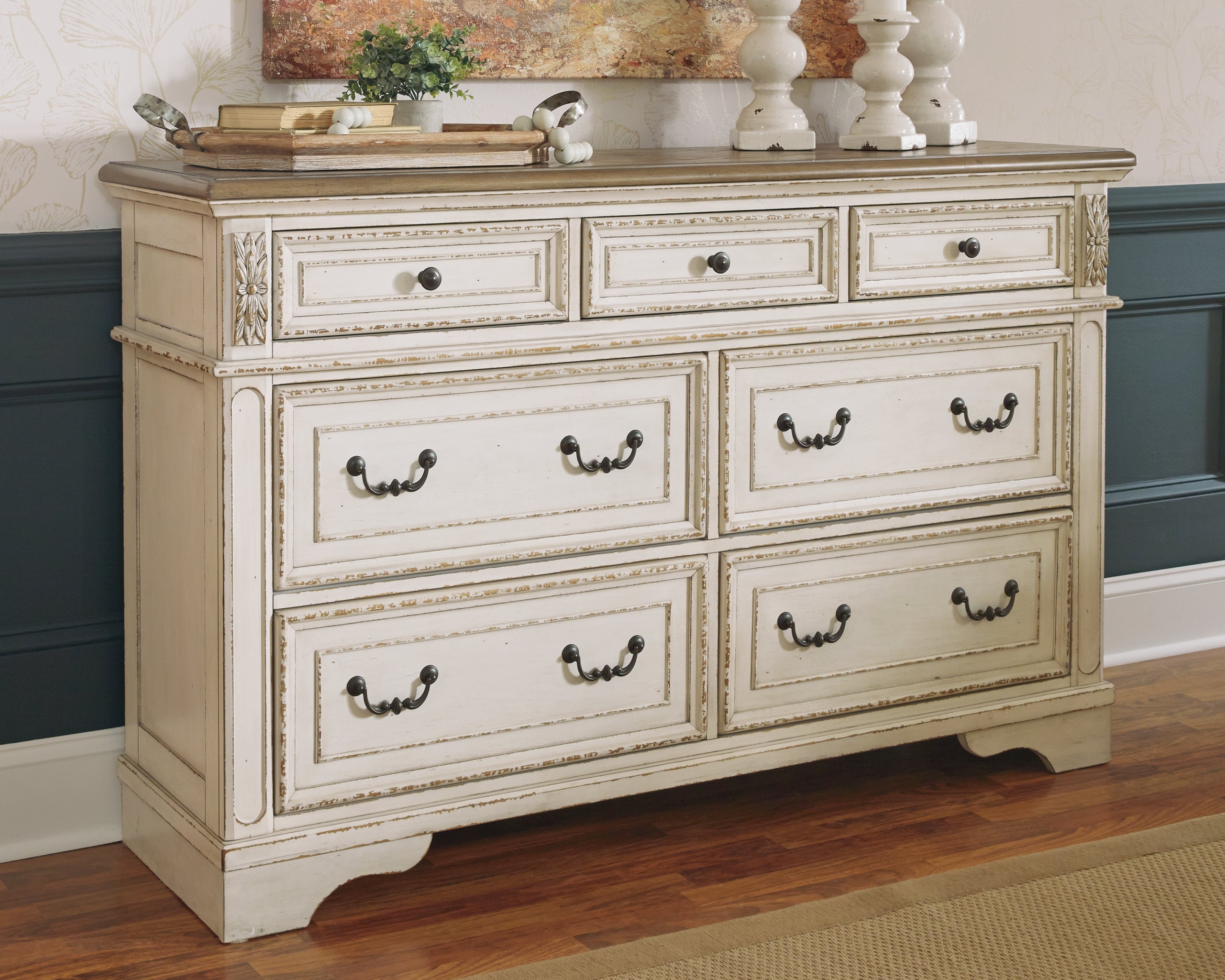 Realyn 7 Drawer Dresser