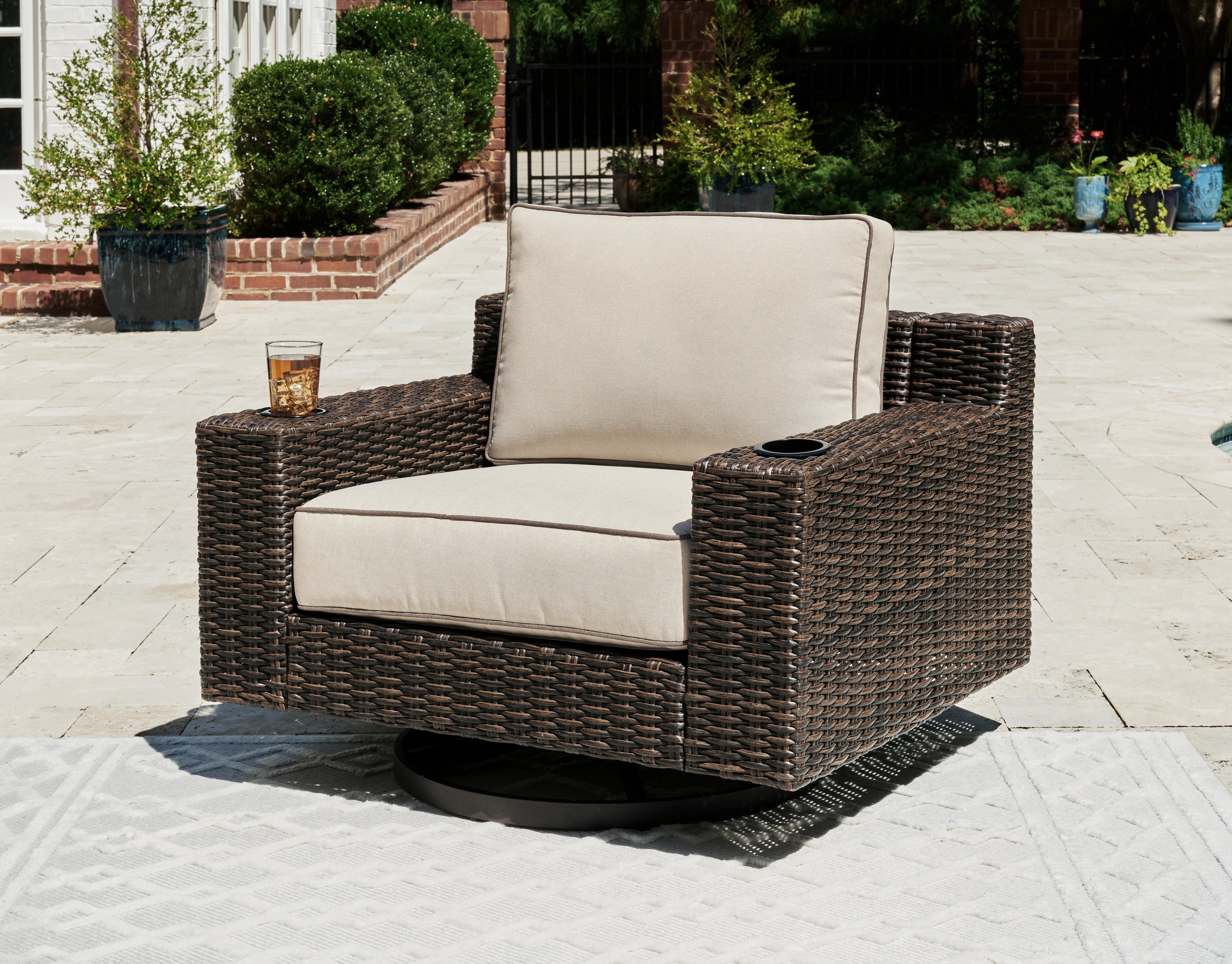 Coastline Bay Outdoor Swivel Chair