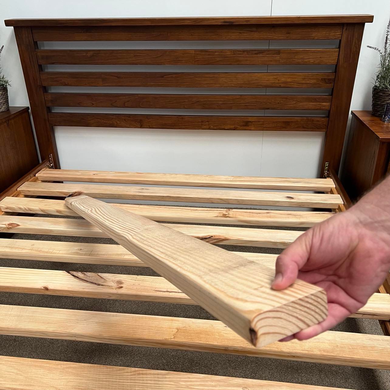 Grand Horizons Bed - Dark Oak