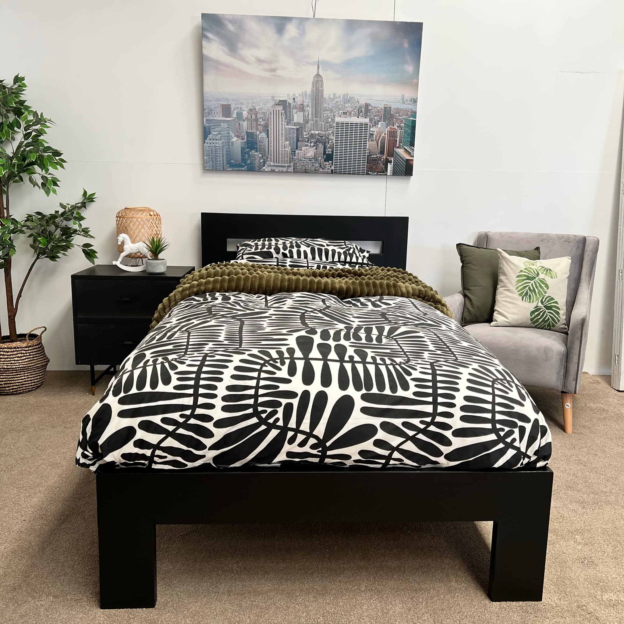 Post & Rail Bed - Black