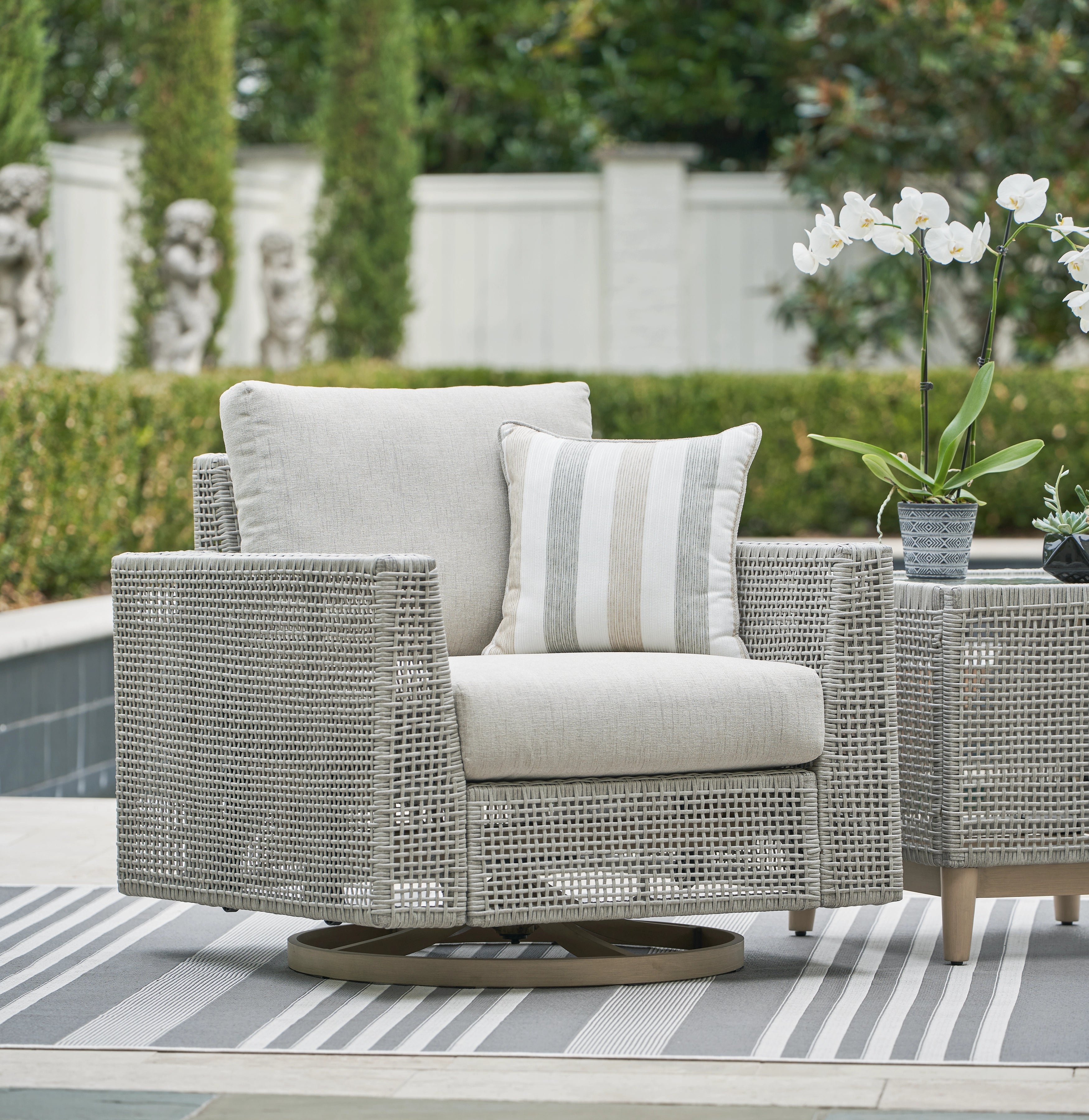 Seton Creek Outdoor Swivel Chair