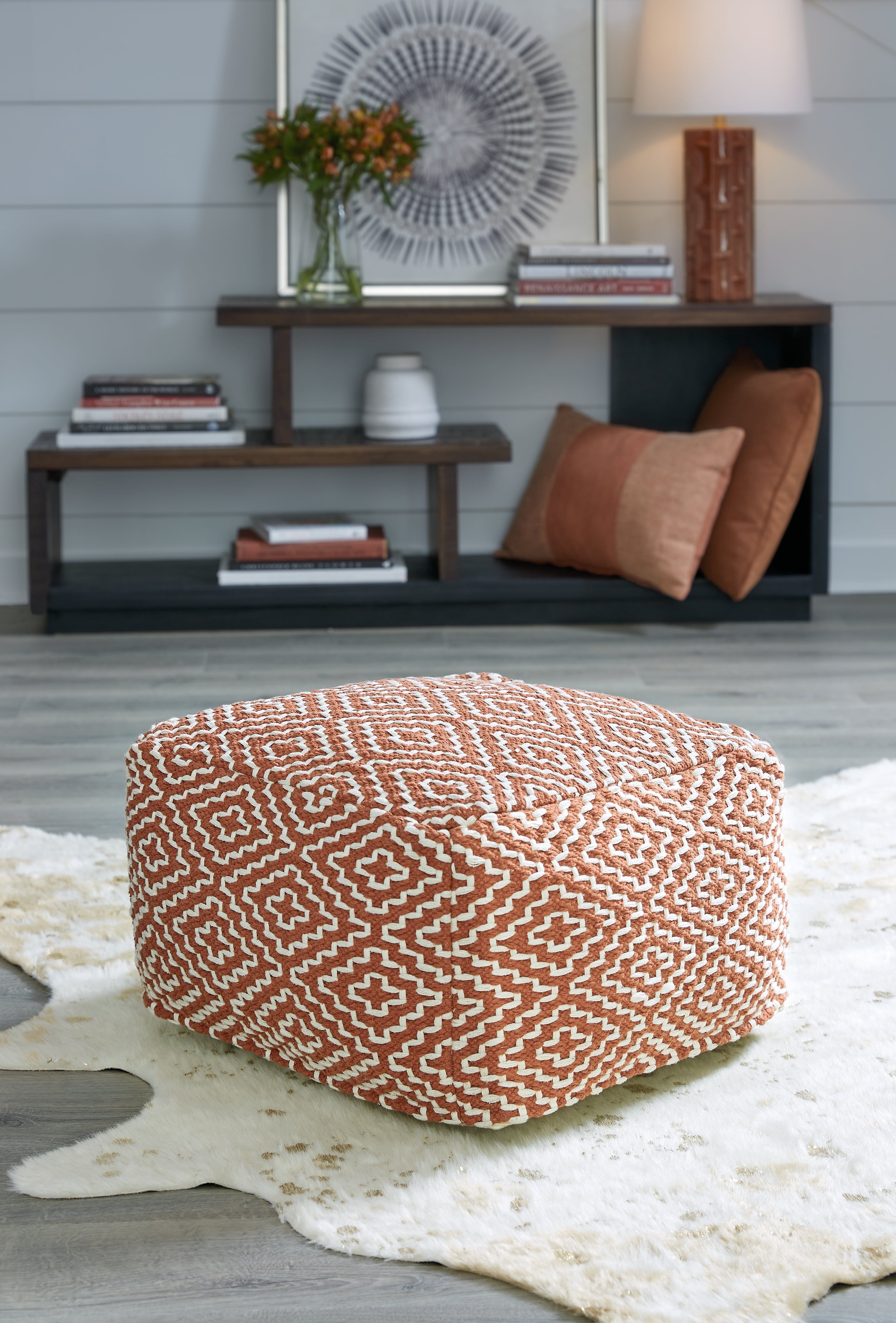 Brynnsen Pouf Rust / Ivory