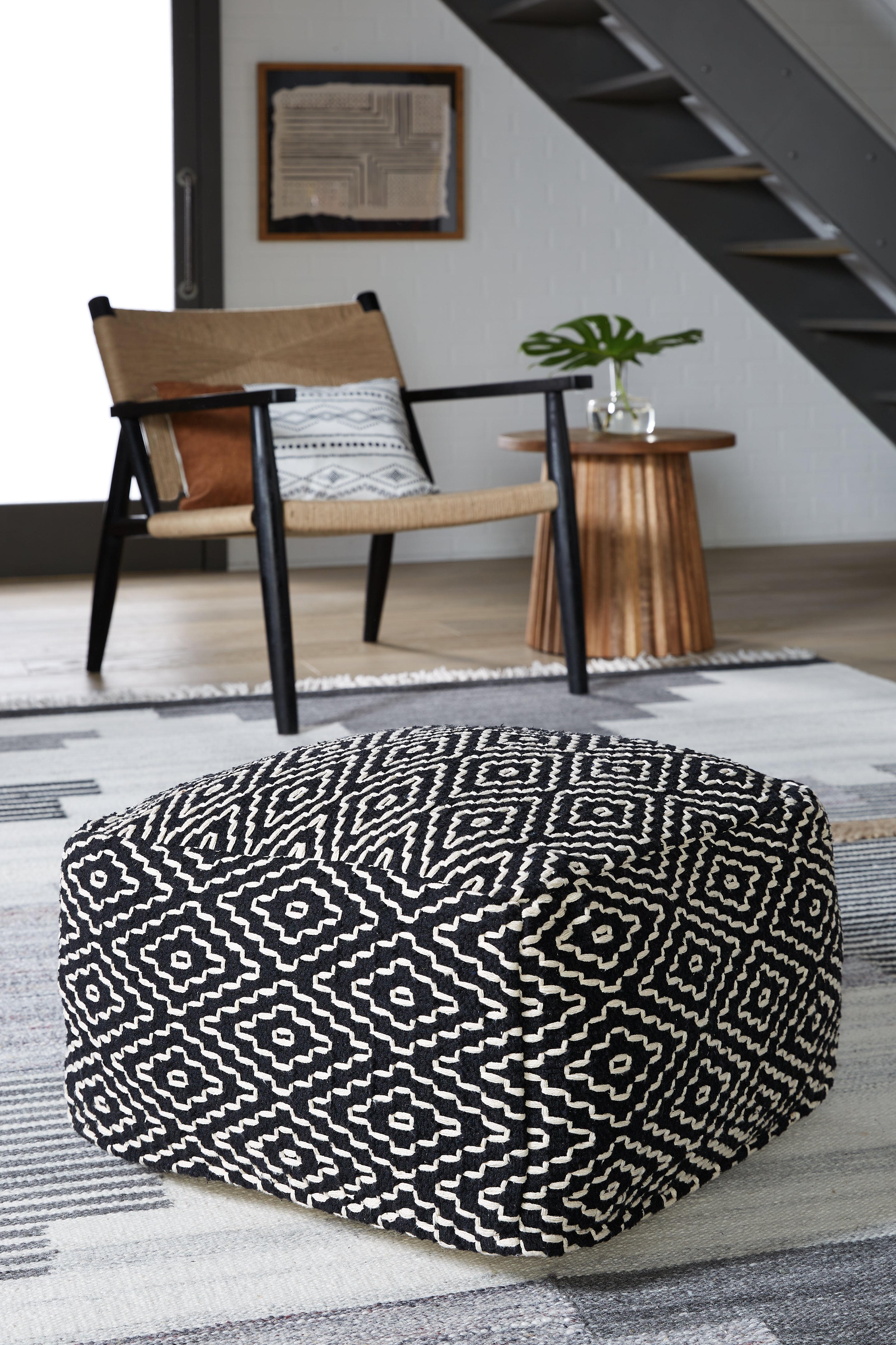 Jasett Pouf Black / Ivory