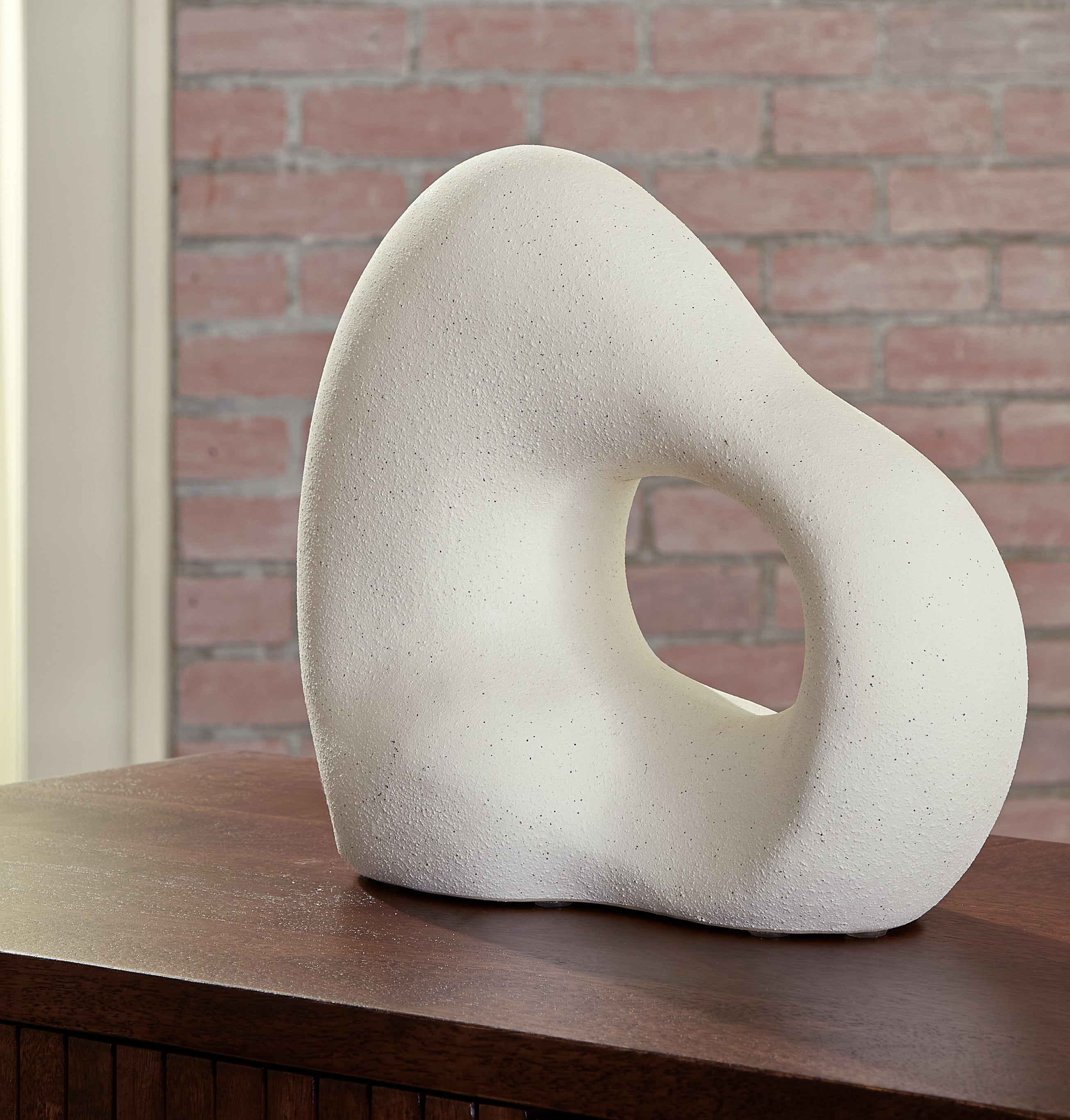 Arthrow Ceramic Sculpture – Off White Sand Finish