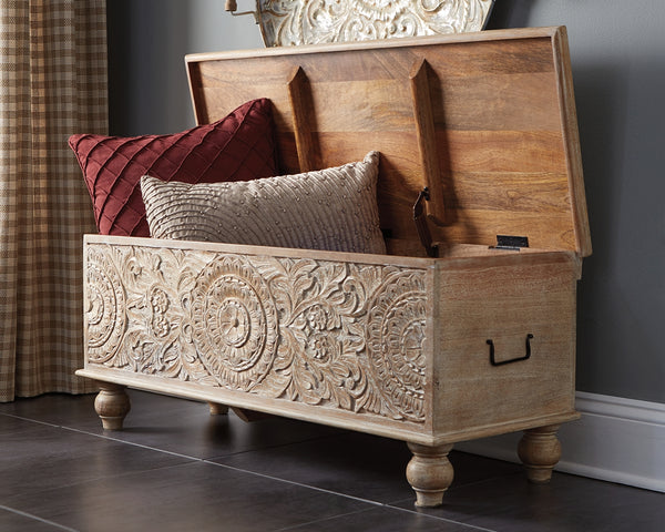Fossil Ridge Carved Storage Bench – Antique White
