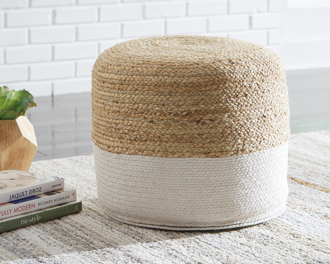Sweed Valley Pouf Round Natural/White