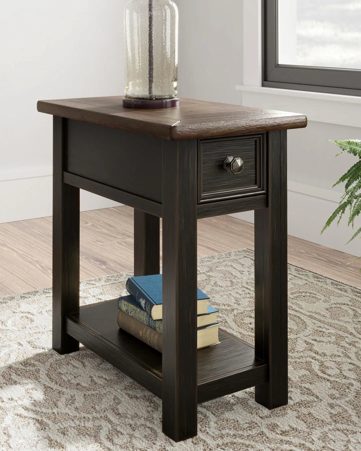 Tyler Creek Side Table – Grayish Brown / Black